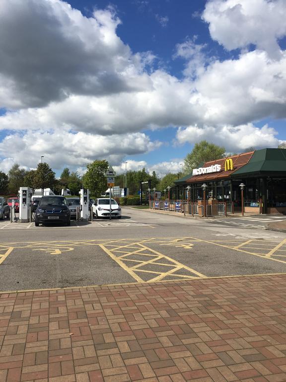 Warrington Motel, J20 M6 Lymm Services Ngoại thất bức ảnh