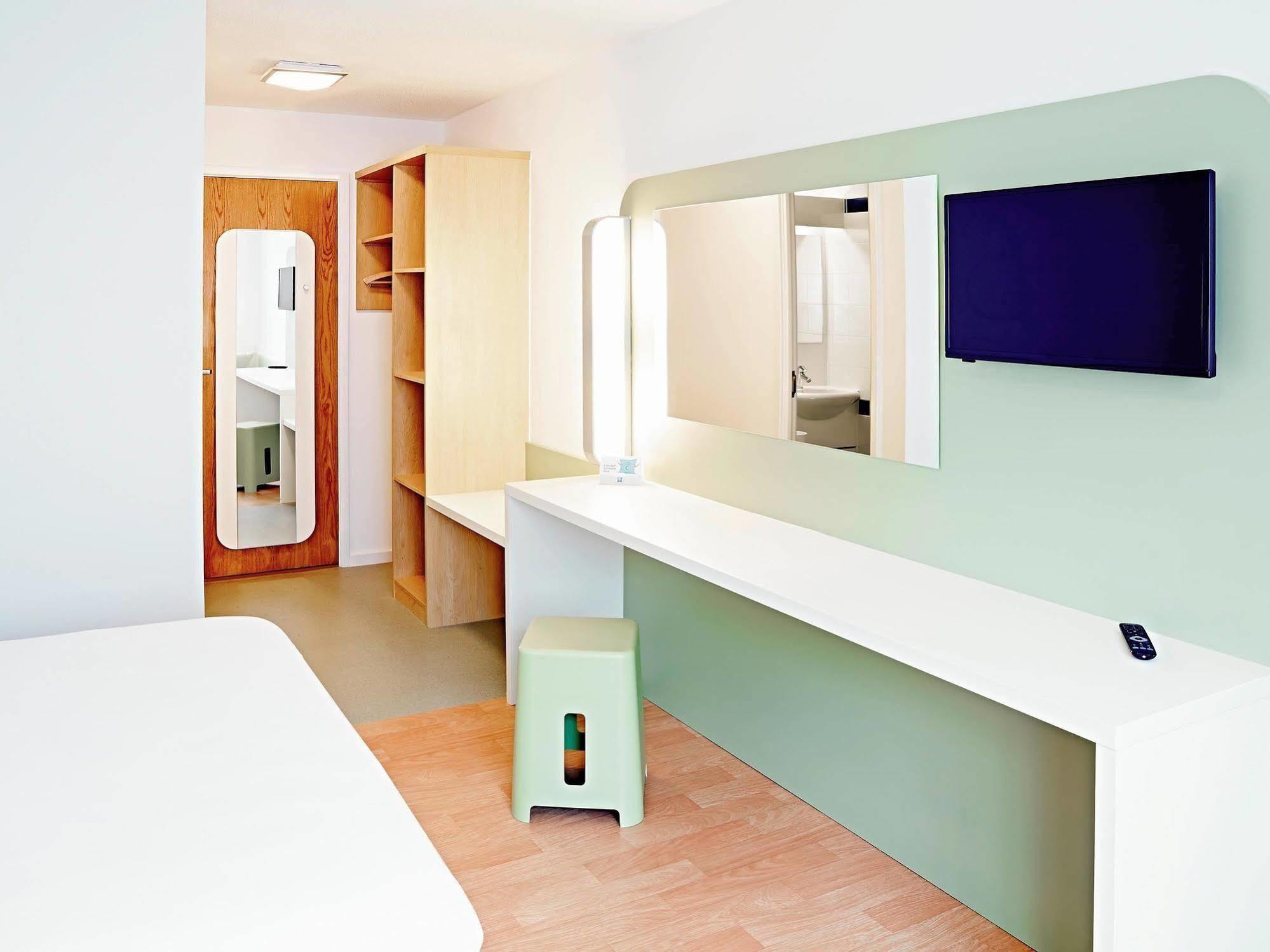 Warrington Motel, J20 M6 Lymm Services Ngoại thất bức ảnh